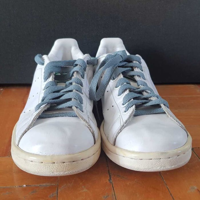 Adidasi dama Stan Smith purtati