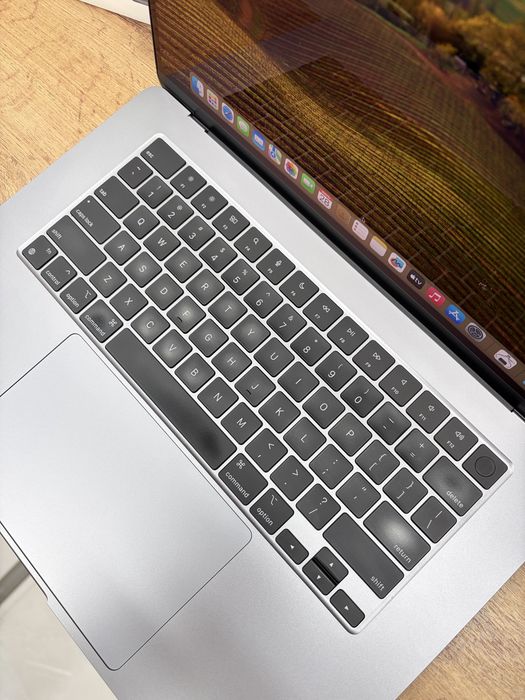 Macbook Air 15 M3 8/256 gb | 99% |