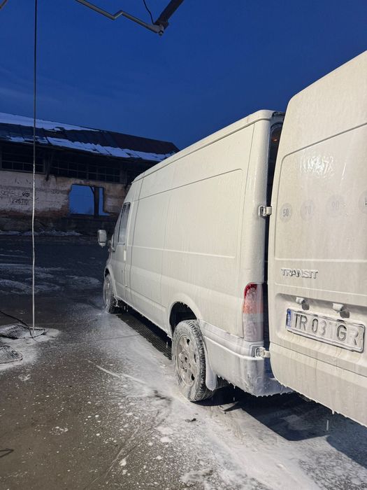 Vând jeep cheroke și Ford tranzit