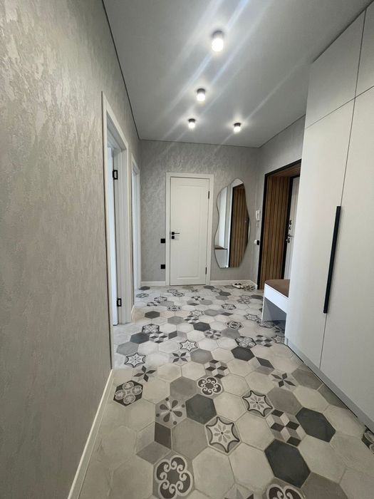 Продам 3к евро ЖК Кристал 4/5