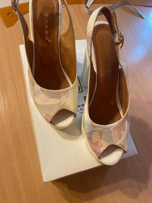 Босоножки кожаные 39 размер