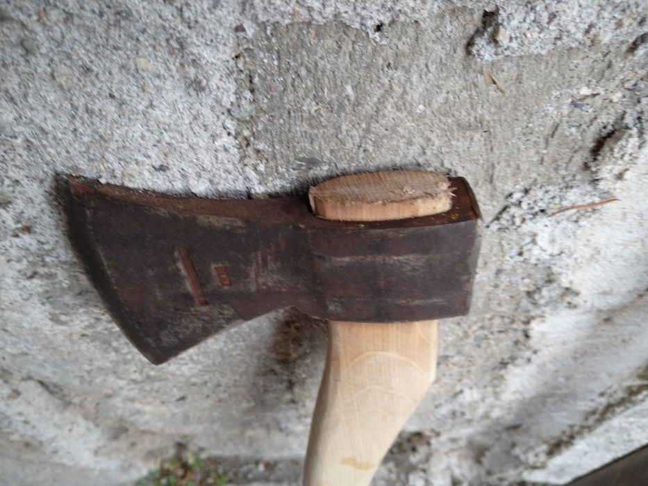 Продавам две малки антикварни Френски брадви 19-ти век