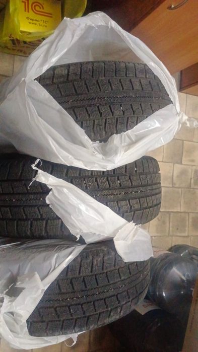 Шины зимние 3 штуки б/у