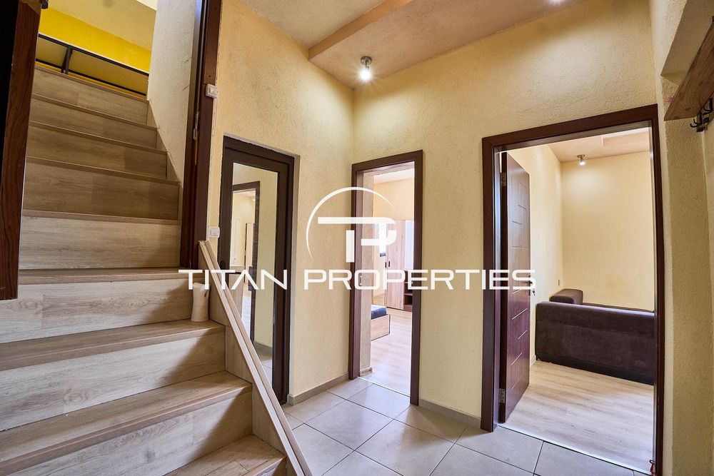 Тристаен апартамент под наем в Център