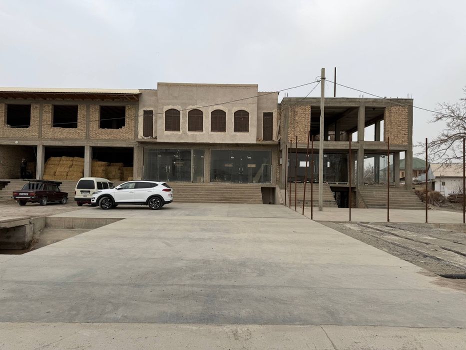 Ресторан, магазин, ишлаб чикаришга мулжалланган бино сотилади.