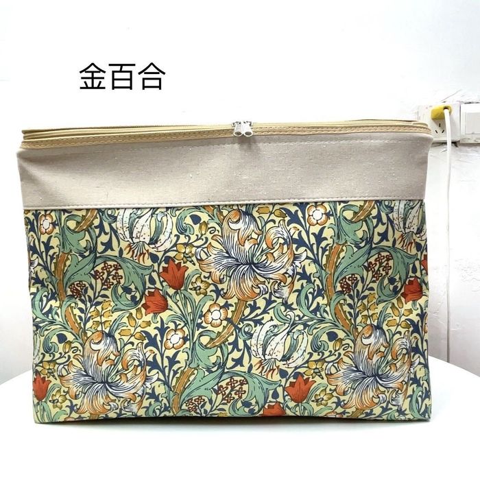 Органайзер, коробка для хранения одежды.