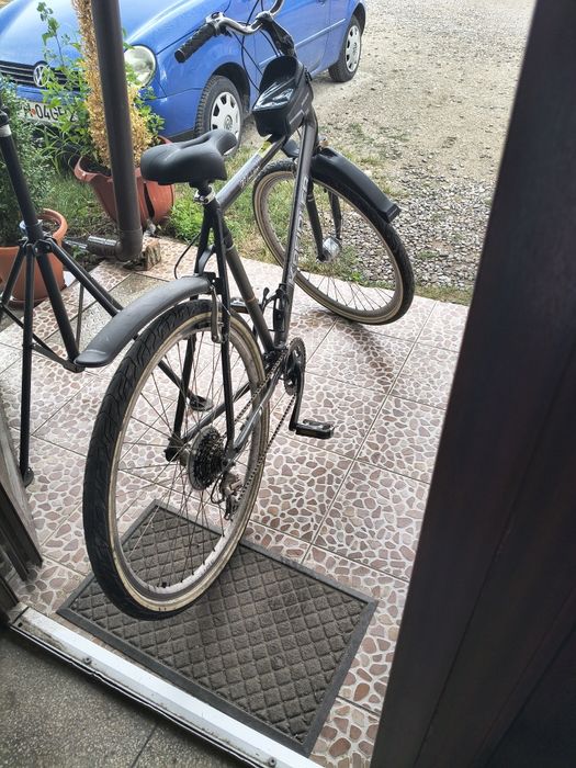 Bicicletă Trekking roți 28 și transmisie nouă.