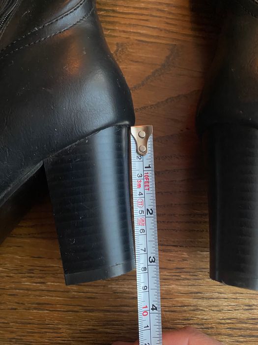 Продавам дамски ботуши от естествена кожа