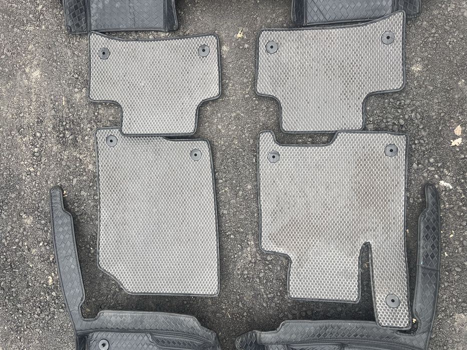 Коврики комплект, новый, на кроссовер