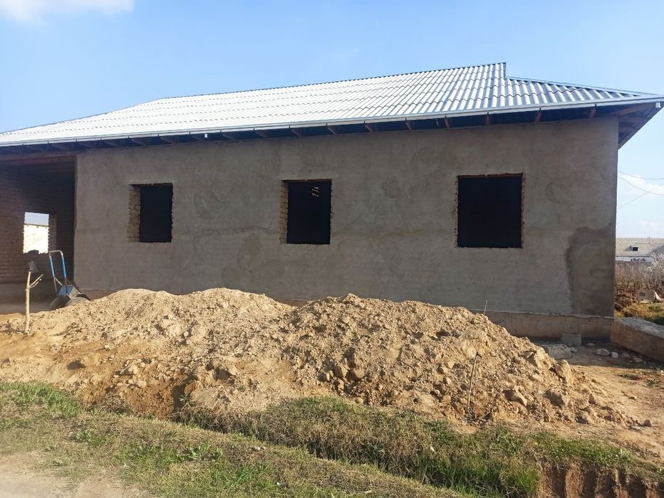 Hovli Uy sotiladi