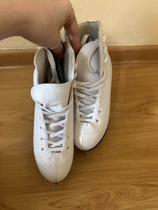 Коньки фигурные для девочки