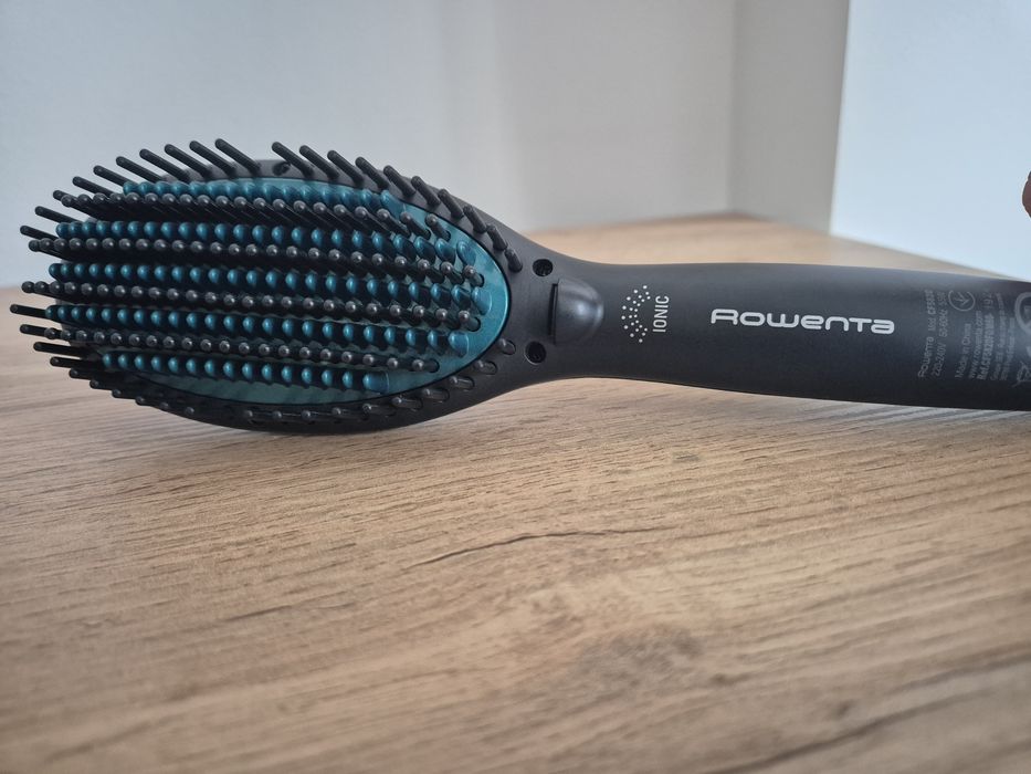 Четка за изправяне на коса Rowenta Power Straight CF5820F0, 3 температурни стъпки 160-200°C

Състояние: само пробвана ( без кутия )