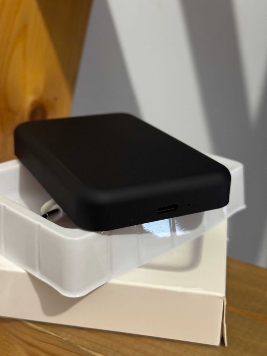 Baterie externă 5000mAh MagSafe neagra, încărcare wireless, USB-C, cablu de încărcare, nouă