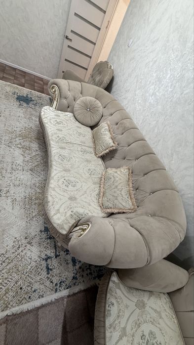 Продам диван для большого зала