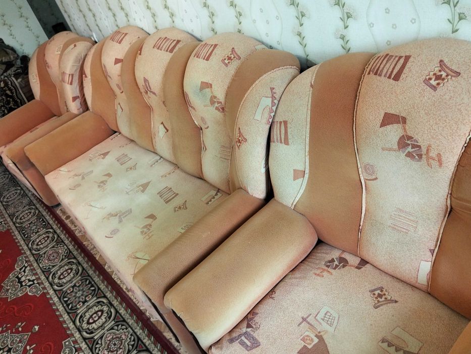 Диван и 2 кресла даром