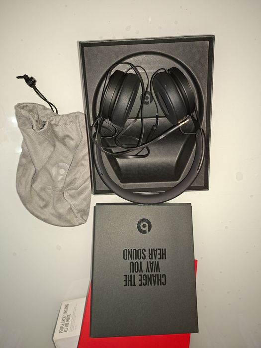 Beats Solo HD - жични (не са Bluetooth)