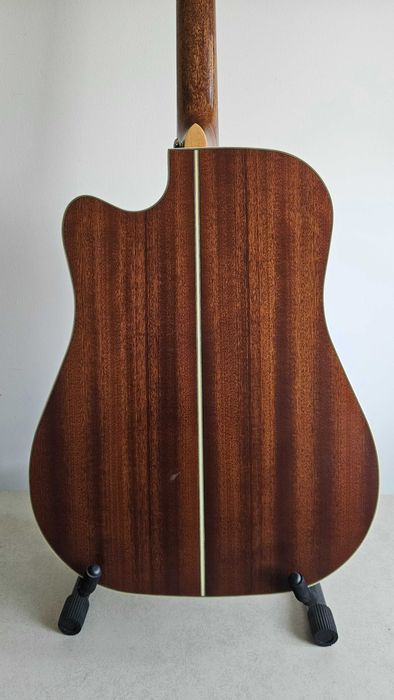Chitara Takamine