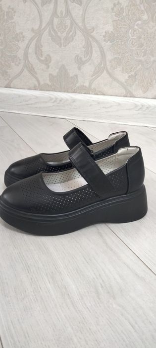 Продам школьные туфли на девочку