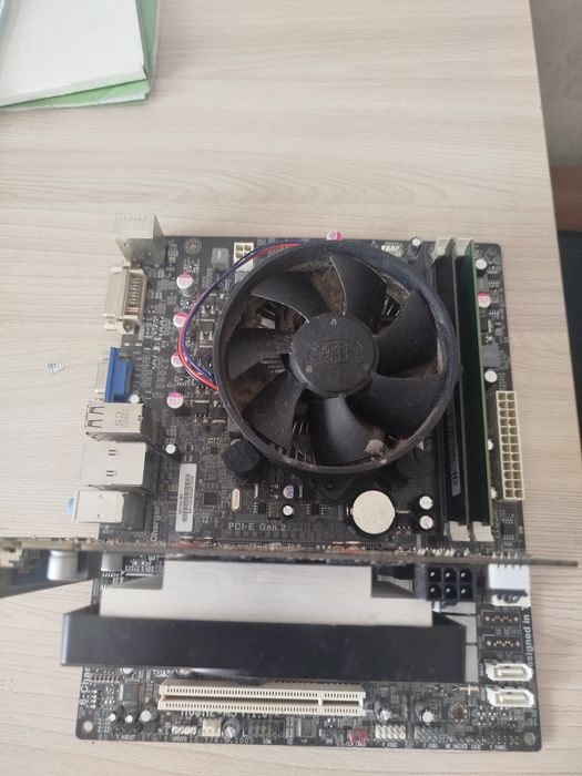 Продам материнскую плату вместе с комплектующими