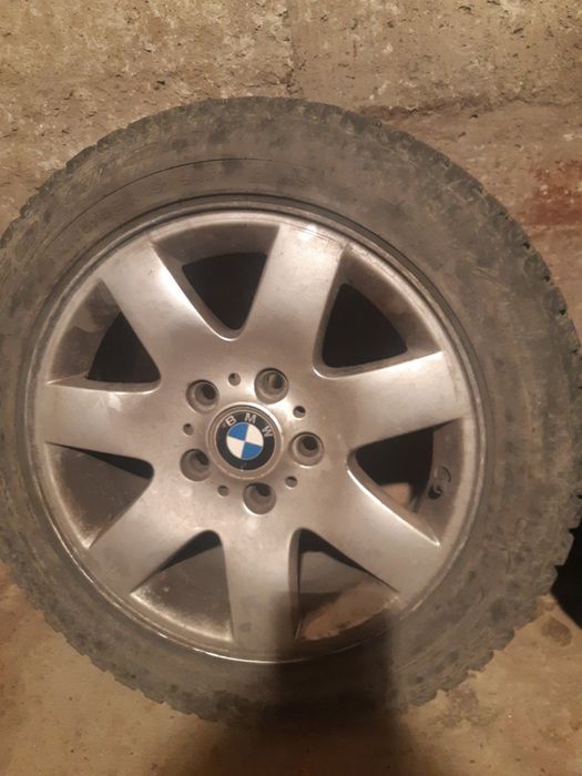 Предлагам Зимни гуми  с джанти за bmv e46