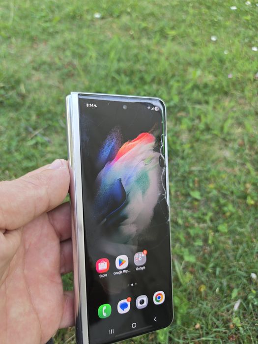 Продавам телефон Samsung fold 3