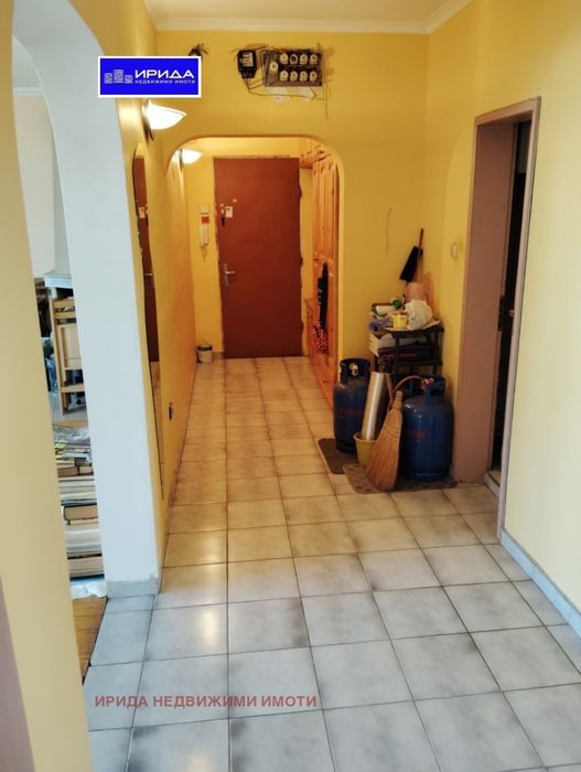 Просторен тристаен апартамент в Младост 3