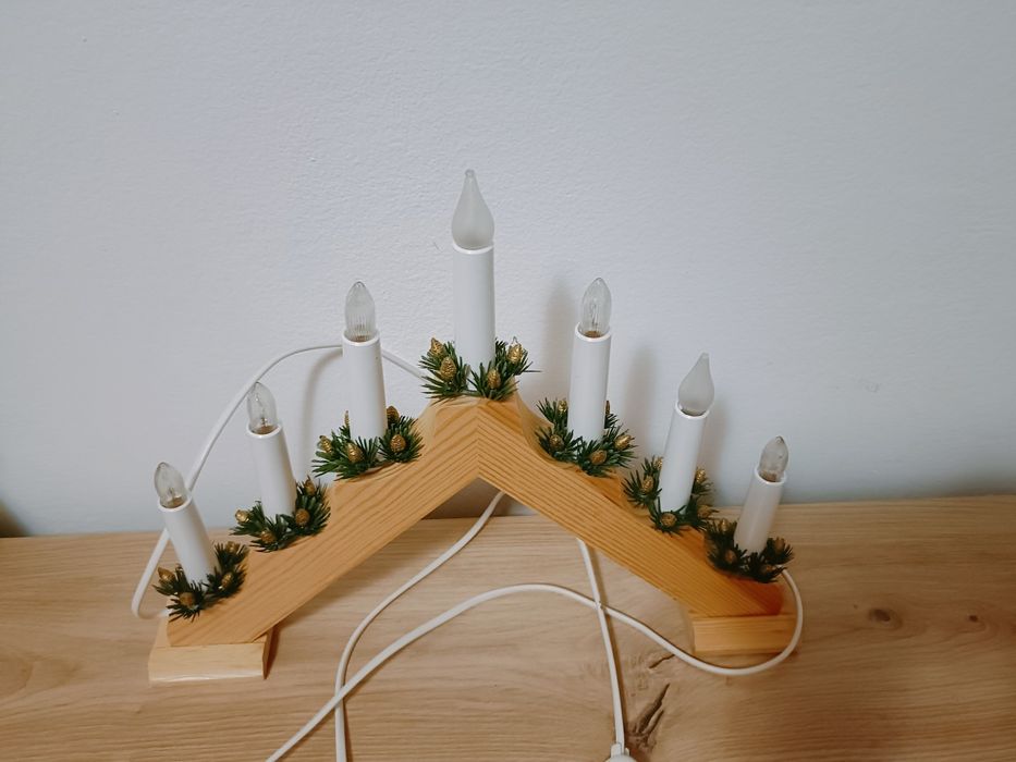 Decor piramida cu lumânări