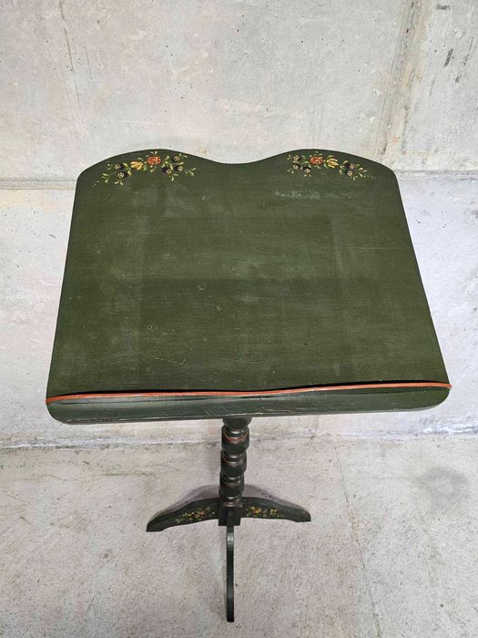 Шкаф с дърворезба