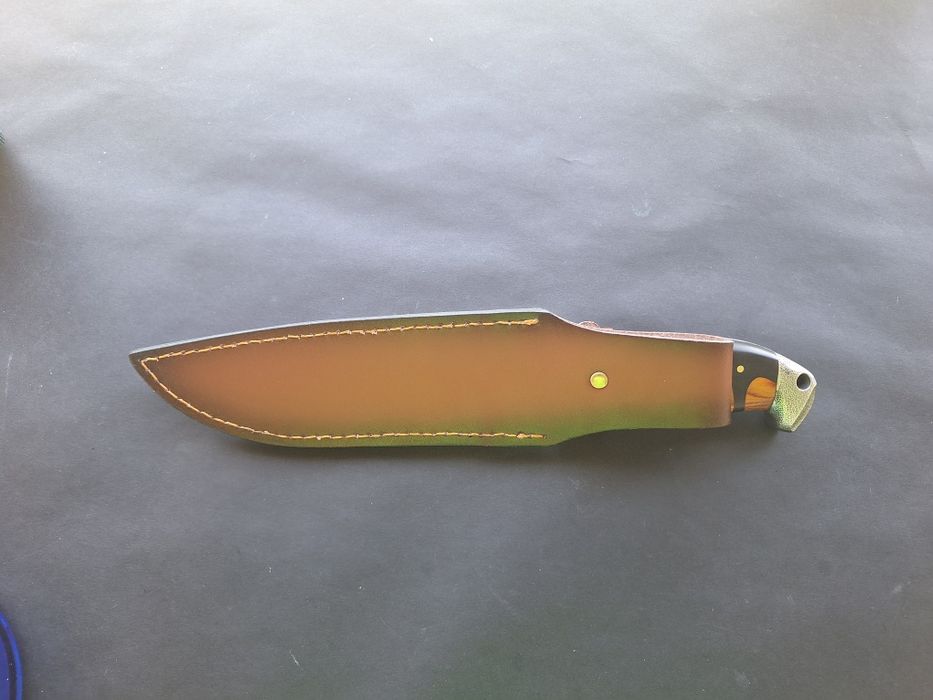 Ловен нож с кожена кания