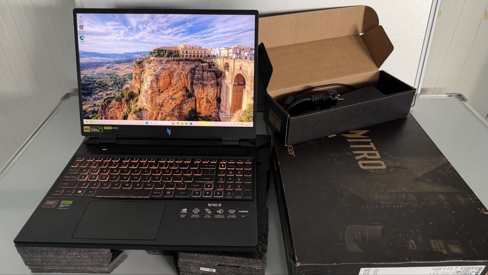 Acer Nitro 16 Gaming Laptop Ryzen 7 / 32GB RAM / RTX 8GB / 1TB SSD
