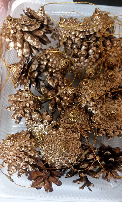 Шишки  новогоднии .