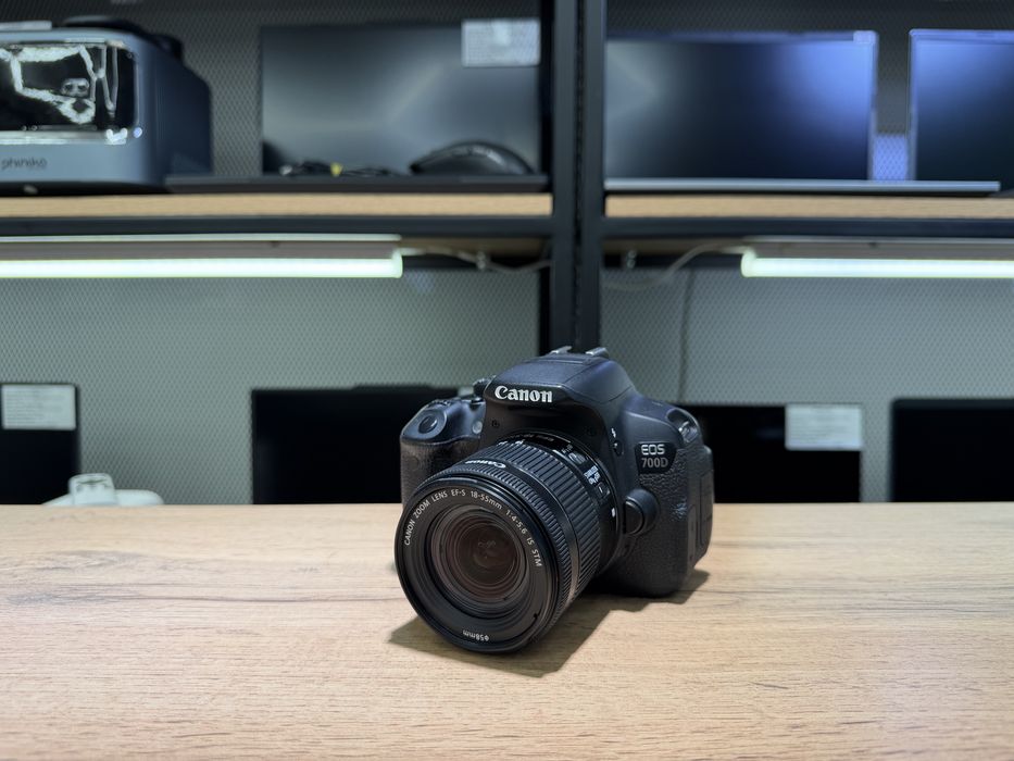 Фотоаппарат Canon EOS 700D, 18-55 mm, 2 батареи, з/у, 2134/А10
