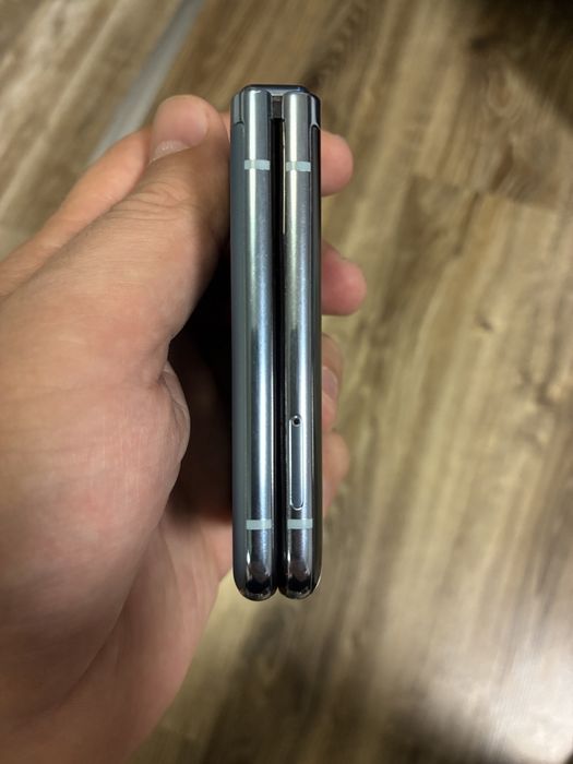 Motorola Razr 40 Ultra - за ремонт