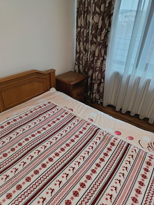 Dulap și pat lemn  masiv cu două noptiere in stare foarte buna