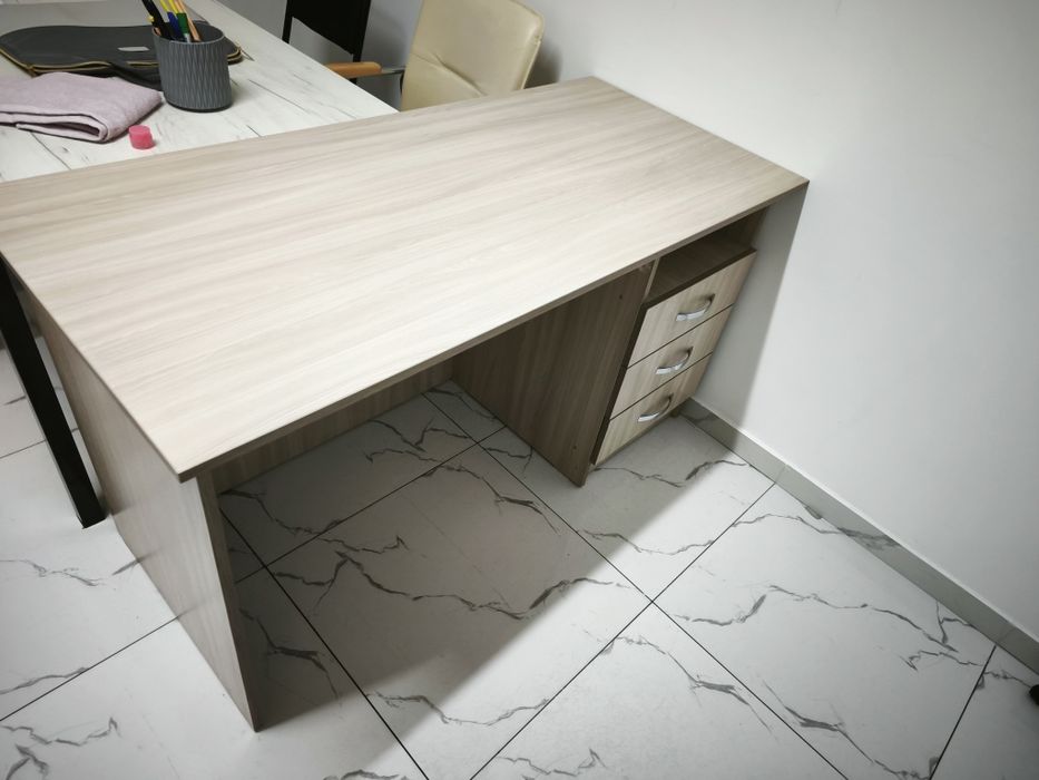 Рабочий стол офисный продам