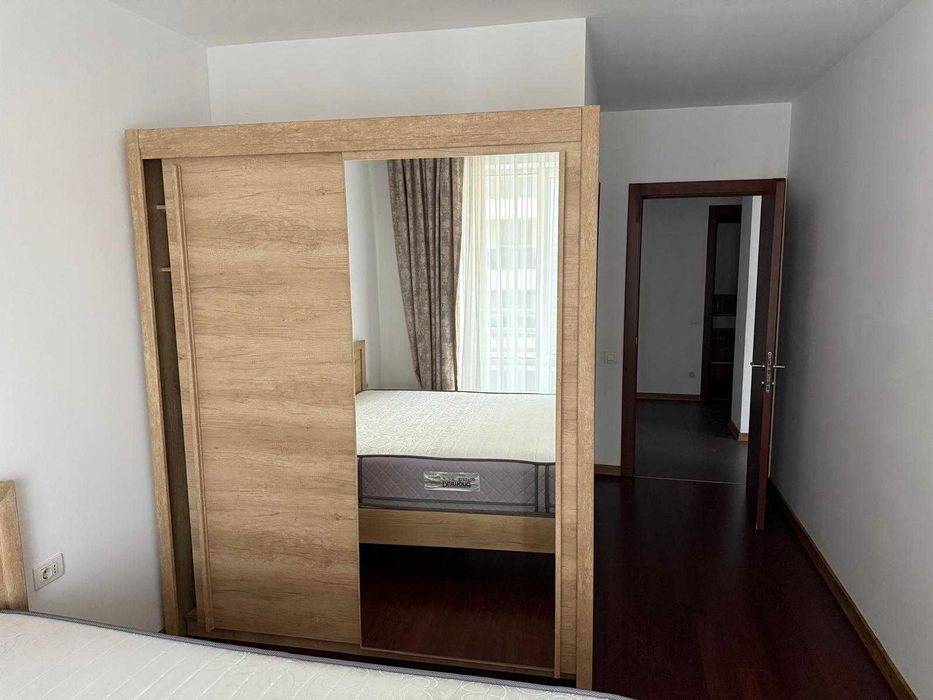 Dulap dormitor cu oglinda si usi glisante la 100 lei