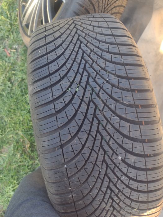 Vând anvelope  cu tot cu genti