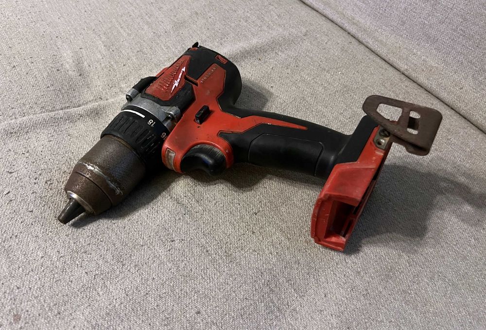 Masina de gaurit Milwaukee M18 Heavy Duty 18V mandrina metal