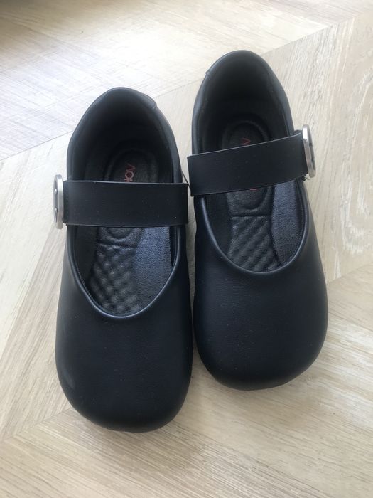 Новые кожаные школьные туфли для девочки