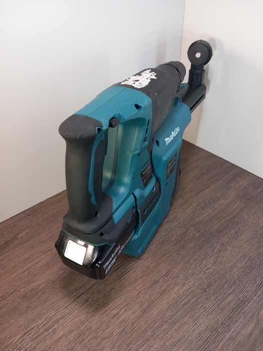 Vând rotopercutor cu aspirator Makita