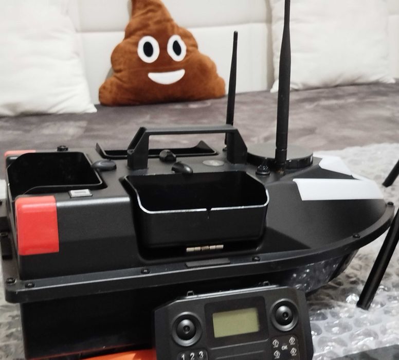 Лодка за захранка ZV6 с вграден сонар Lucky FF918 cwl с бг език