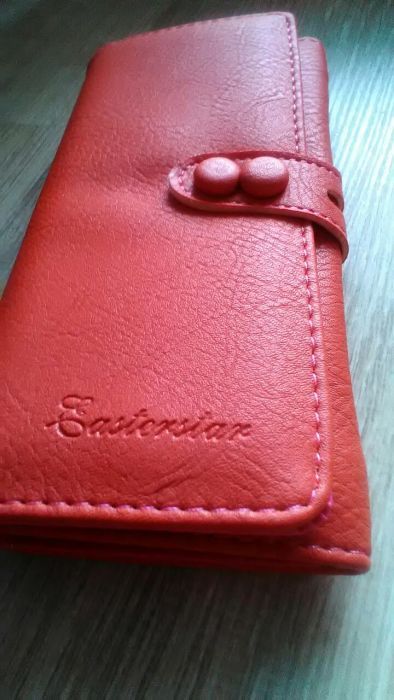 Дамско портмоне.