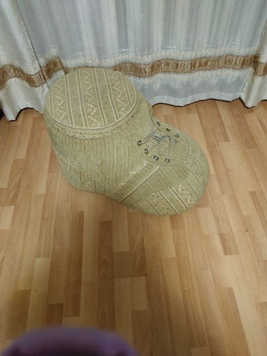 Пуфик-башмак в винтажном стиле