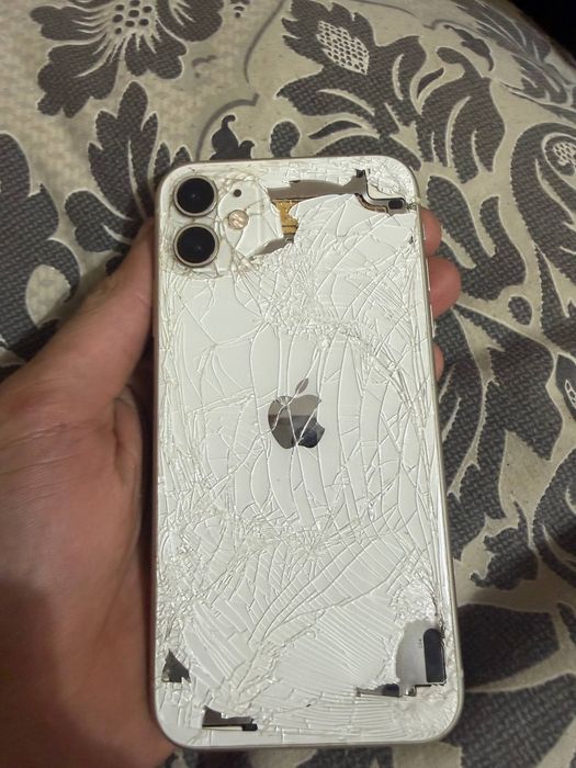 Продам Iphone 11