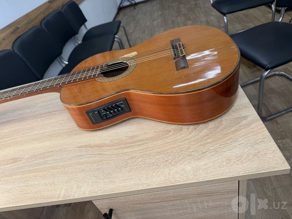 Gitara sotiladi qadimgi ispanskiy arginal gitara