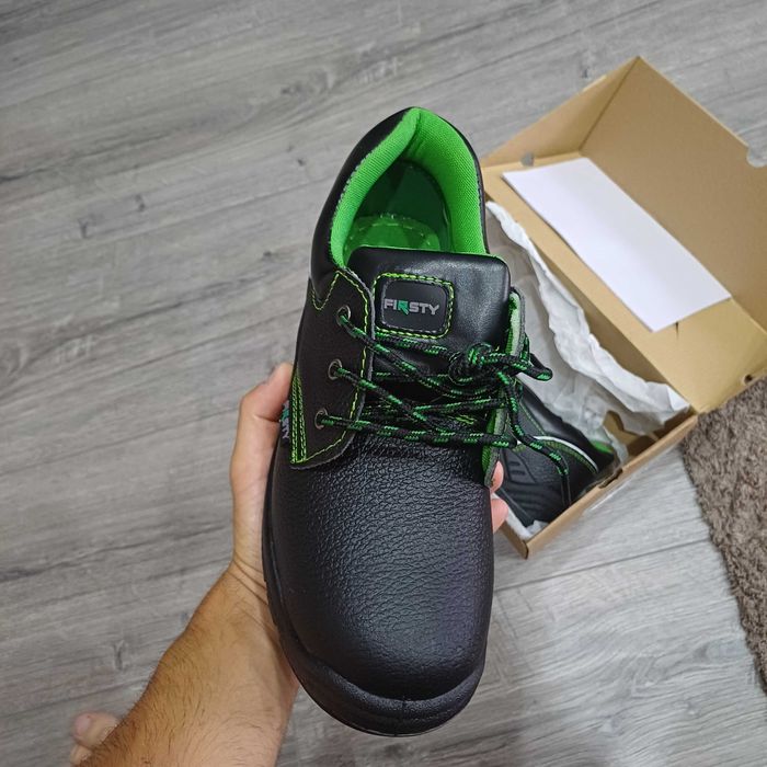 Защитни работни обувки FIRSTY