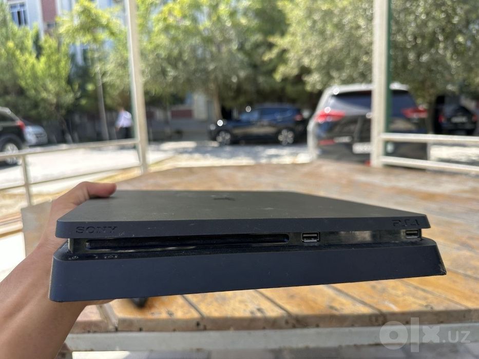 PlayStation 4 Slim sotiladi

PS4 Slim yaxshi holatda sotiladi.
Komp