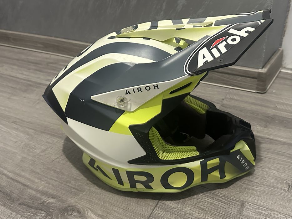 Каска Airoh TWIST 2 xl