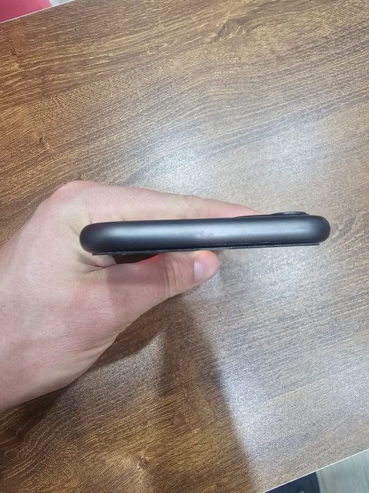 Продам смартфон айфон 11 64гб