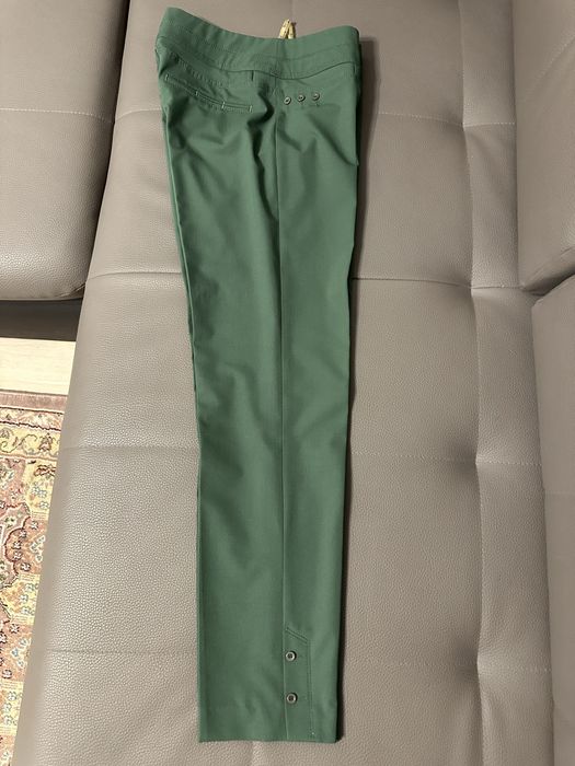 Брюки модного цвета